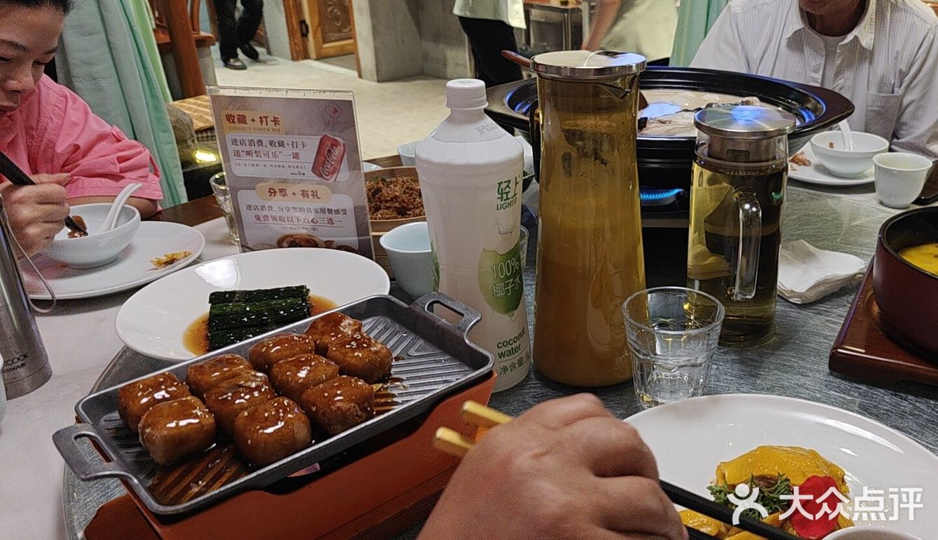 浦东新区佳宴饭店位于东方懿德城，环境雅致温馨