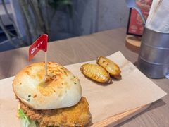 -必胜客(上海华谊新所店)
