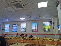 大堂-凤张螺蛳粉·爽口粉(跃进路总店)