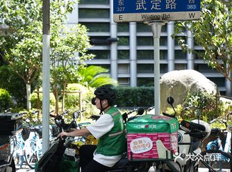 上海果然是大城市｜这显眼包city不city