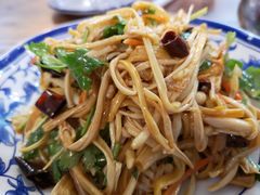 -九妹农家大铁锅东北菜(江湾店)
