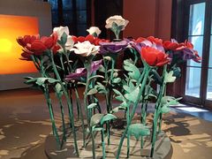 -Nathalie Djurberg与Hans Berg“牛皮纸包裹的月亮”-Prada荣宅当季展览