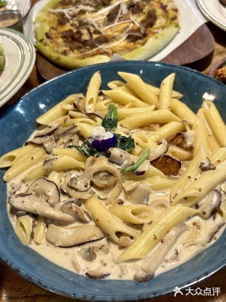 芝士瀑布暴击!这家披萨让我原地封神🍕🤯