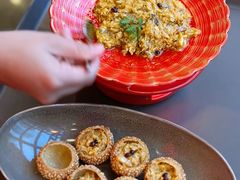 手拆蟹黄配小麻球-爱玲EILEEN(环球金融中心店)