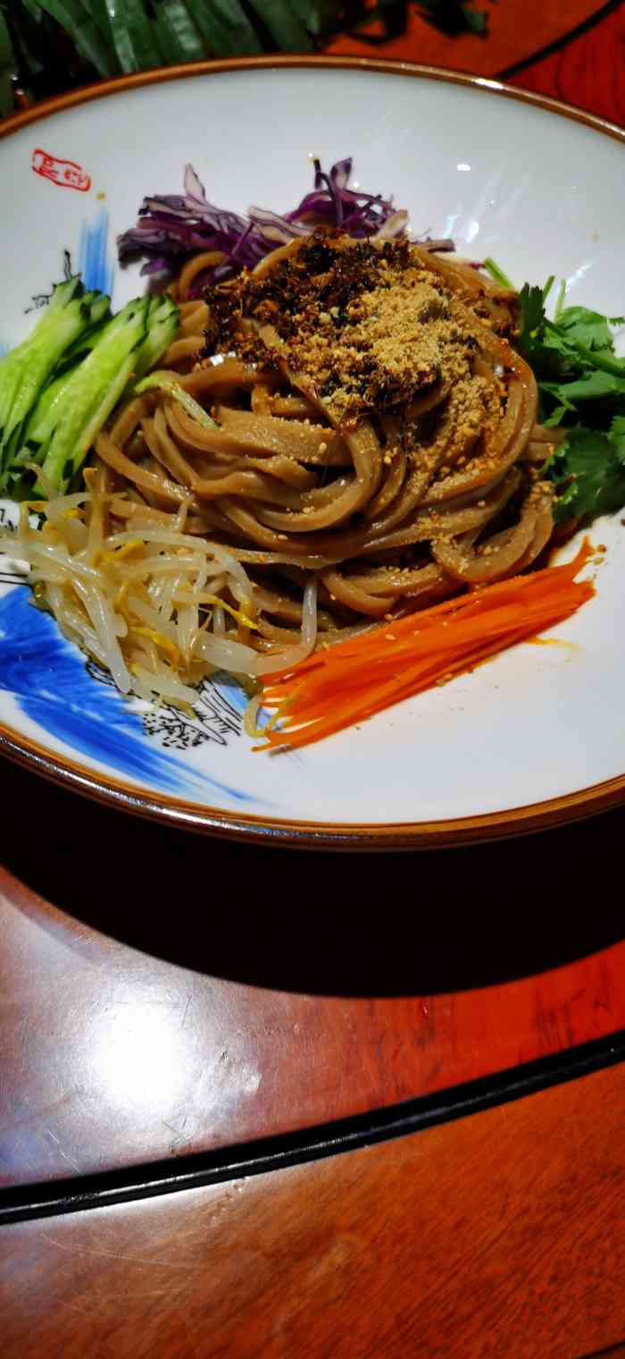 饿师兄酱肉剔尖馆-"完全是路过随机选择吃的一家餐厅,主打山西.