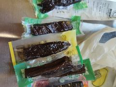 -咻啵翔翔零食基地(万达广场店)