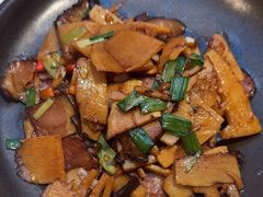 -阿瓦山寨·湘菜现炒·剁椒鱼头王(咸阳总店)