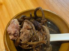 茶树菇排骨瓦罐汤-万方圆拌粉瓦罐汤(滕王阁旗舰店)