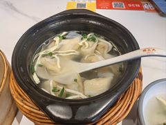 砂锅蟹粉馄饨-馋三尺蟹粉小笼(人民广场店)