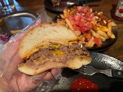 Q&nbsp;MEX&nbsp;双层汉堡-Q MEX 库迈墨西哥餐吧(三里屯店)