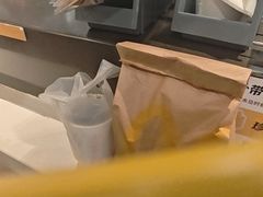 -麦当劳(上海虹桥站30B检票口楼上)