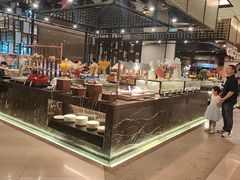 -广州万富希尔顿酒店·感趣自助餐厅·金秋蟹宴生蚝海鲜刺身