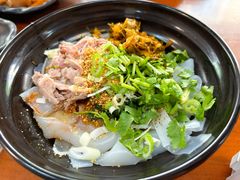 -鸿浩扒猪脚米线