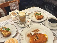 -Majestic Café