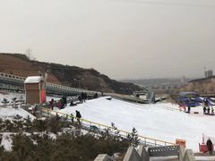 -采薇庄园四季滑雪场