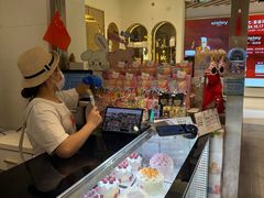 -花花卷卷·鲜食蛋糕(静安久光百货店)