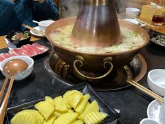 -果松木炭酸菜铜火锅·外婆参鸡汤