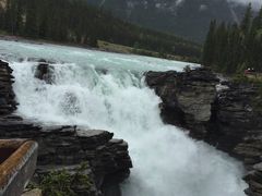 -阿萨巴斯卡瀑布观景点