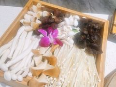 鲜菌类拼盘-渔小生蒸汽石锅鱼(印象城店)