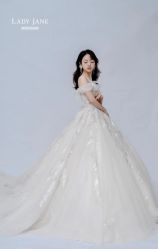 -Lady  Jane高端婚纱礼服馆