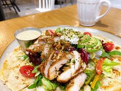 照烧鸡肉配牛油果拉法沙拉-HELLO 27 意面·沙拉·帕尼尼