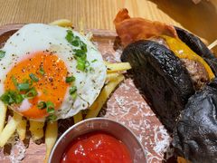 27&nbsp;牛肉汉堡-HELLO 27 意面·沙拉·帕尼尼