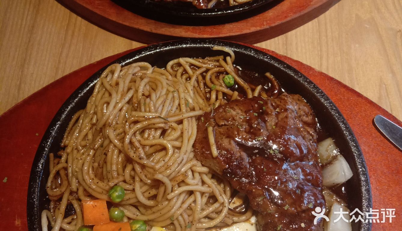 在国泰里面 这边奶茶店非常多，交通便利