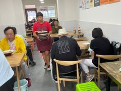 大堂-啊墨江牛烂烀米线