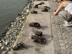 -多瑙河畔鞋履雕塑