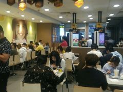 大堂-麦当劳(轻轨曹杨路店)