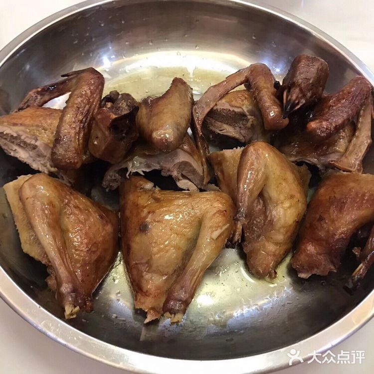 做法:前一晚用盐同奥尔良粉帮鸽仔做个马杀鸡