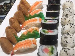 -凤冠假日酒店自助餐