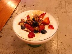 野莓核桃蜂蜜希腊酸奶-The Rug Cafe(王府中环店)