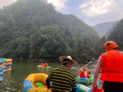 -安吉龙王山峡谷漂流