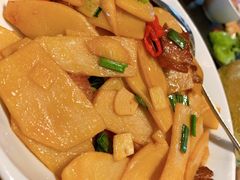 腊肉炒本地时令鲜笋-宁波柏悦酒店·钱湖渔港
