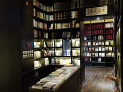 -钟书阁(松江泰晤士小镇店)