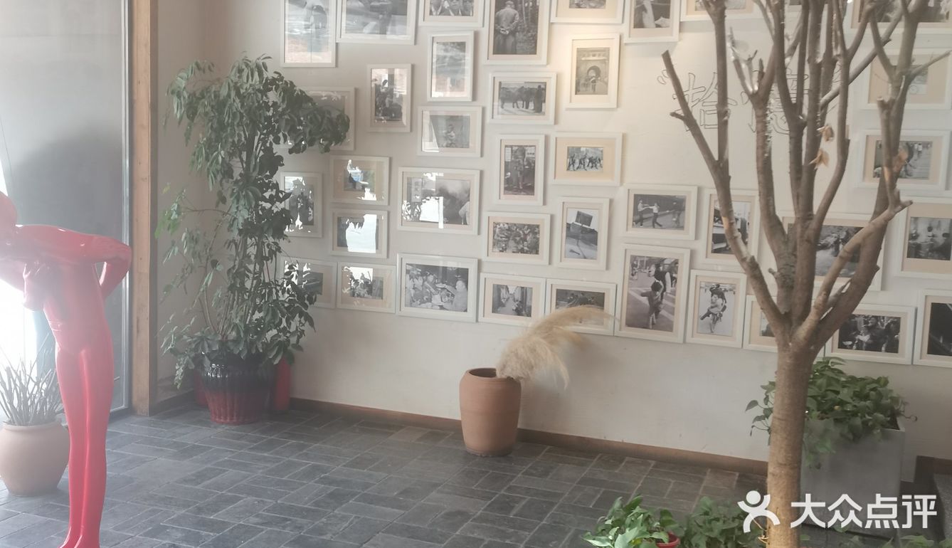 我们三个人要了7个菜，才花了300多，确实菜美价廉