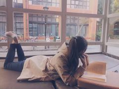 -钟书阁(松江泰晤士小镇店)