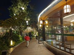 -茅草房·河畔园林火锅