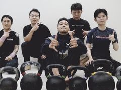 -菠萝格斗巴西柔术训练馆