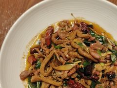 -老滇山寨•云南特色菜•地方菜•民族风情歌舞表演(金碧店)