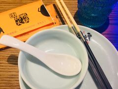 餐具摆设-三人行骨头王火锅(长寿店)