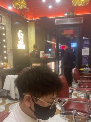 -东方先生国潮男士理发馆