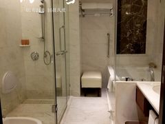 -深圳富苑皇冠假日套房酒店