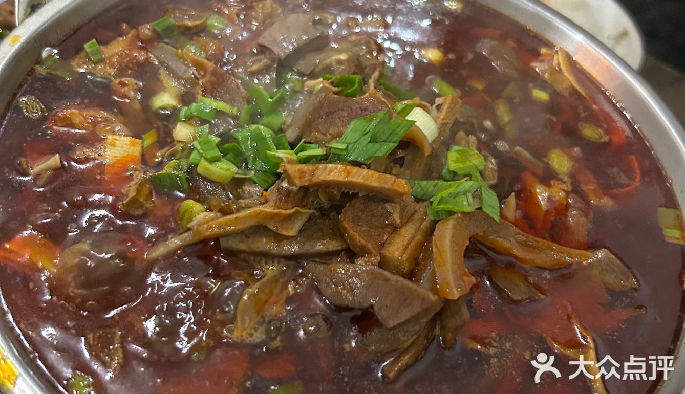 路边牛杂店真的就叫路边牛杂店诶……也太可爱了叭