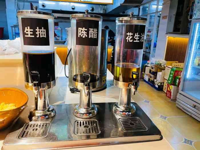 周末晚上过去的,预定的人很多,需要排队环境比较嘈杂