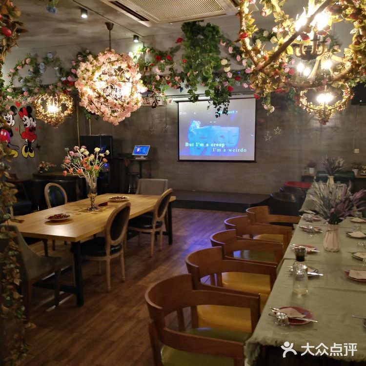 第一次来这家店吃饭，总体还是不错的。有各种牛排