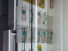 -提一眼镜·蔡司·依视路(小寨店)