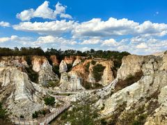 -彩色沙林风景区