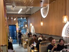 大堂-围炉肉舍•炭烤活鳗•丹东海鲜烤肉(步行街店)